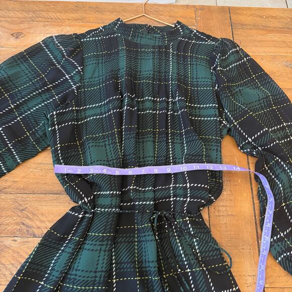 Ann Taylor green and black plaid pintuck long balloon sleeve A-line dress. - Picture 6 of 6